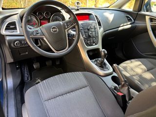 Opel Astra 2012
