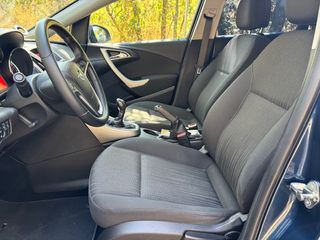 Opel Astra 2012