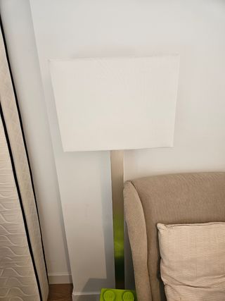 Lámpara de pie moderna metal blanca