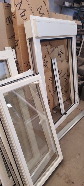 Ventana oscilobatiente negociable 
