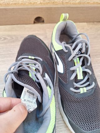 Deportivas Decathlon Negro y Verde