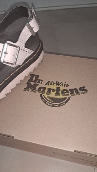 Sandalias Dr. Martens rosas