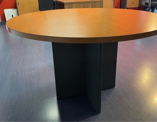 Mesa de reunión redonda