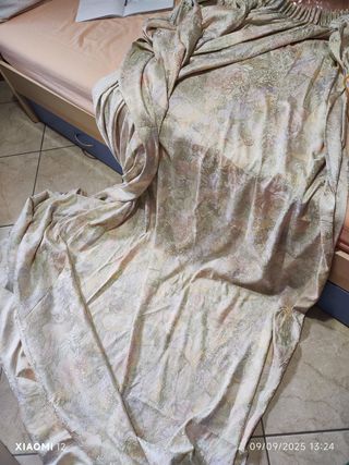 Tende beige e rosa in tessuto