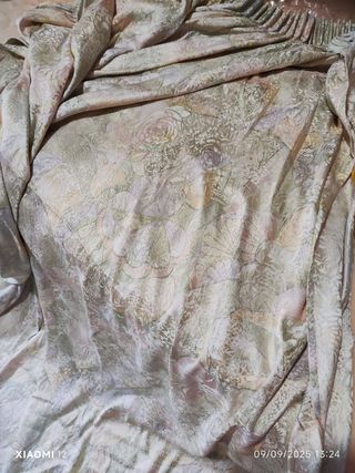 Tende beige e rosa in tessuto
