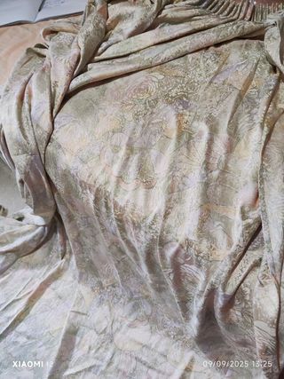 Tende beige e rosa in tessuto