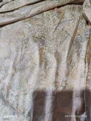 Tende beige e rosa in tessuto