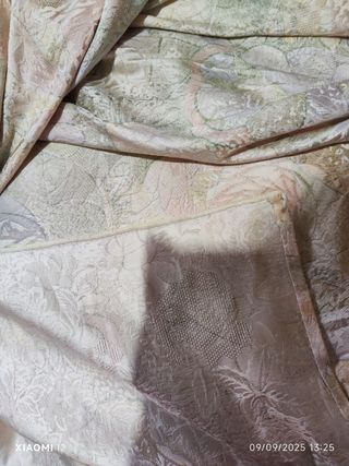 Tende beige e rosa in tessuto