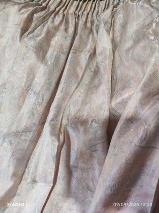Tende beige e rosa in tessuto