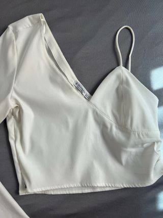 Blusa asimétrica Stradivarius blanca talla única