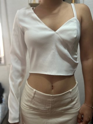 Blusa asimétrica Stradivarius blanca talla única