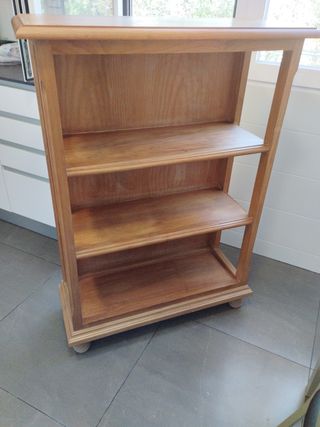 Estantería de madera maciza