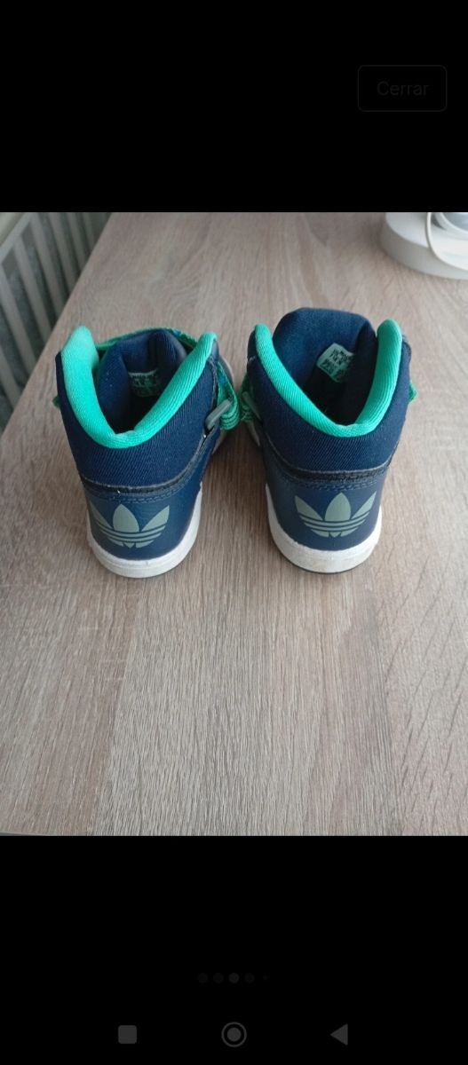 Zapatillas Adidas niño.