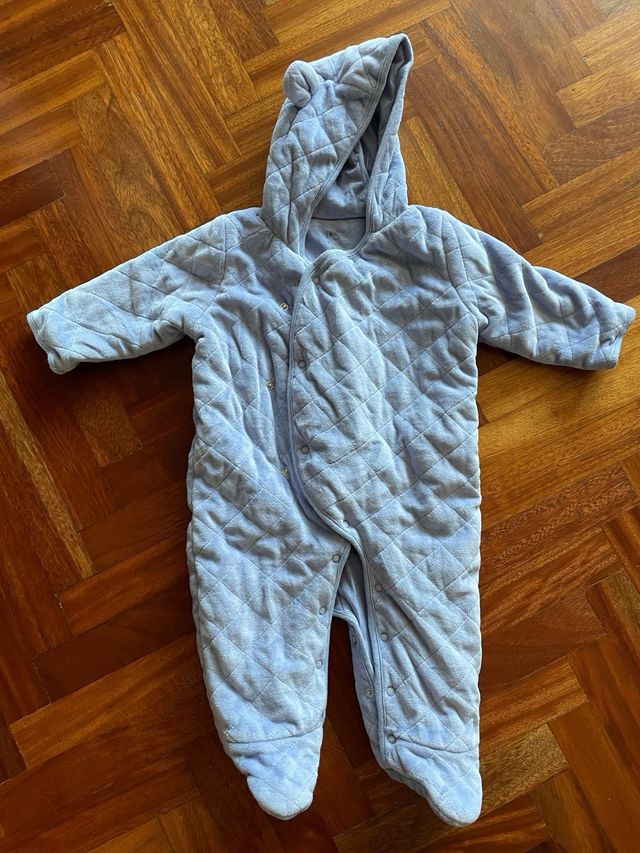 Buzo para bebé talla 9 meses. Muy poco uso