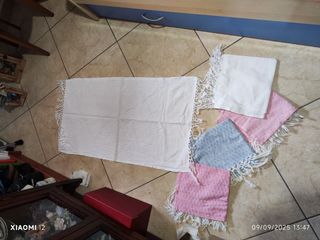 Asciugamani in tessuto blu e rosa