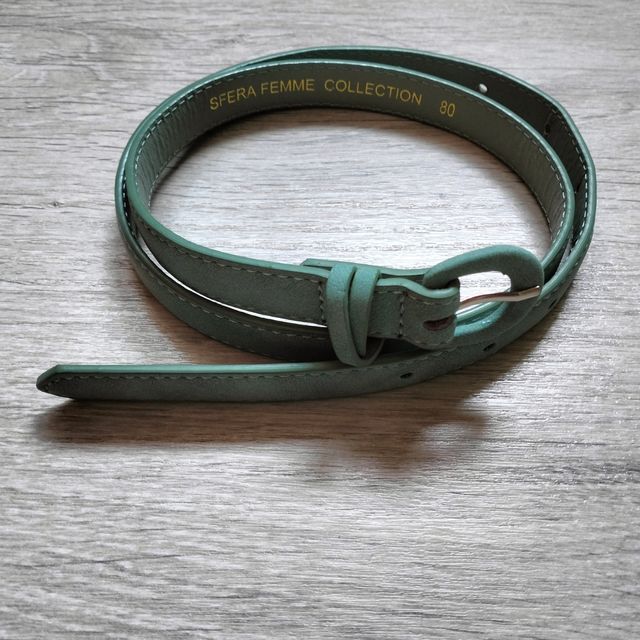 Cinturones verdes y plateados