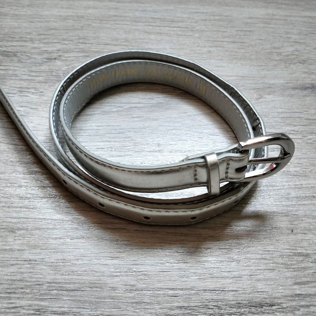 Cinturones verdes y plateados