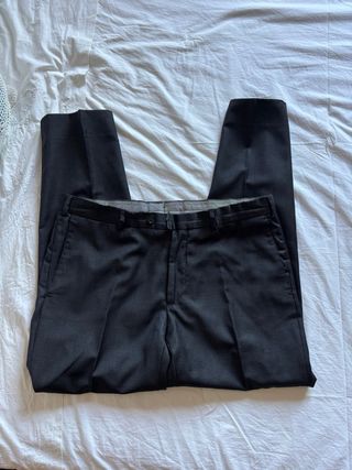 Traje gris