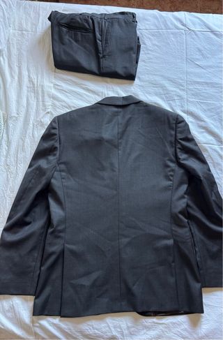 Traje gris