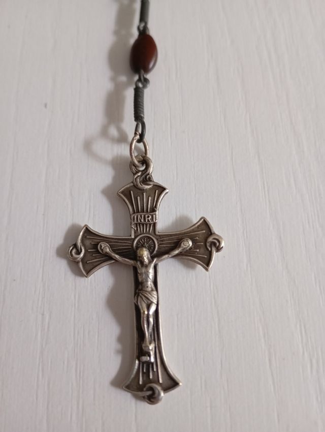 Rosario antiguo con estuche de cuero