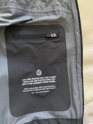 Chaqueta Ternua impermeable marrón verde oscuro
