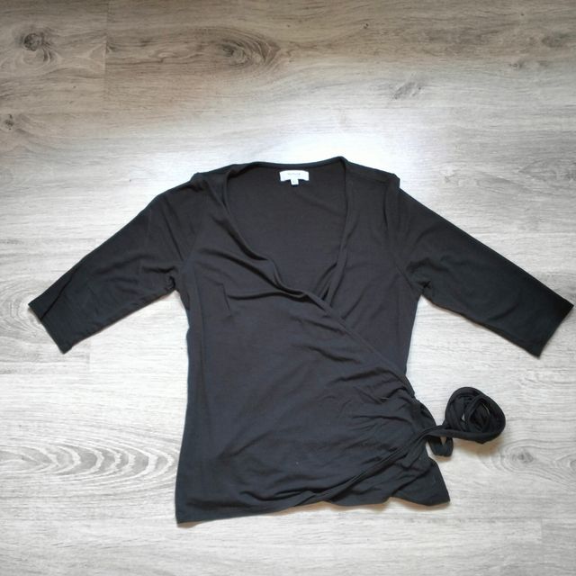 Camiseta cruzada negra manga 3/4