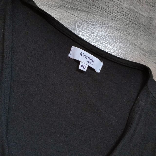 Camiseta cruzada negra manga 3/4