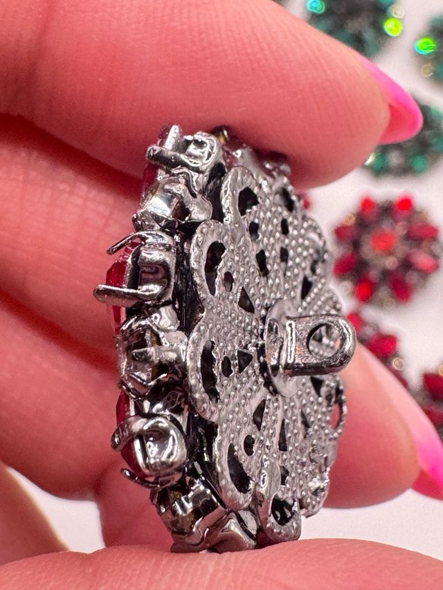 Lotto bottoni gioiello verdi e rossi