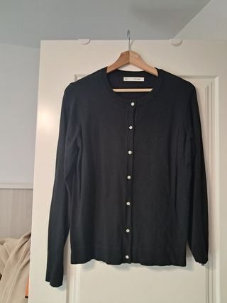 Chaqueta Negra con Botones Joya