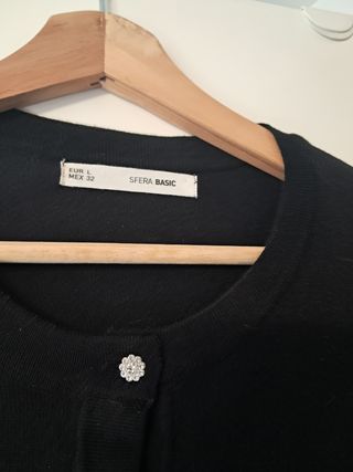 Chaqueta Negra con Botones Joya