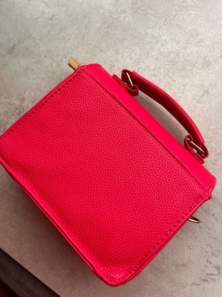 Borsa fucsia con dettagli oro