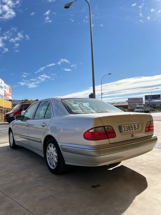 Mercedes-Benz Clase E 2001