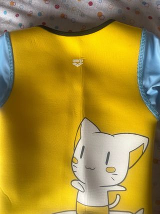 Neopreno infantil amarillo y azul marca Arena