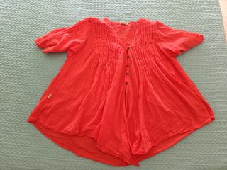 Blusa roja elegante