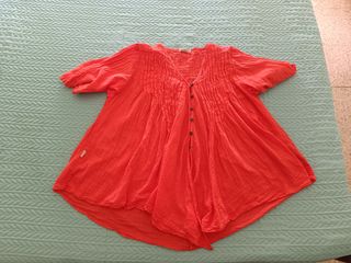 Blusa roja elegante