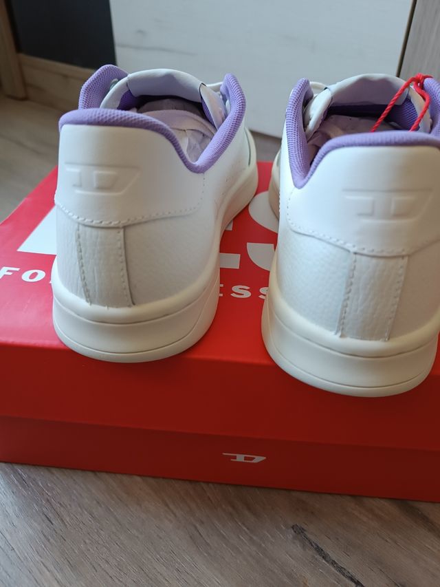 Zapatillas Diesel Blancas y Moradas