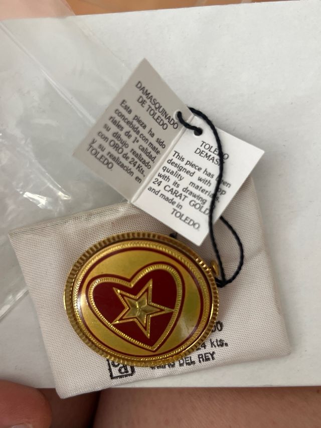 Broche Credan S.A. Corazón Estrella Oro Rojo