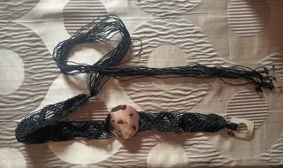 Cinturón negro de cuerda con adornos