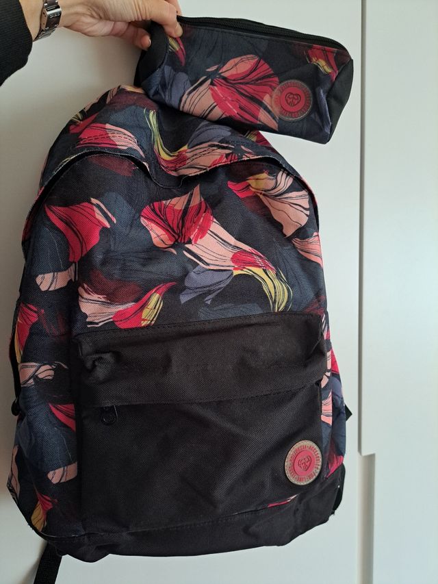 Mochila escolar con estuche