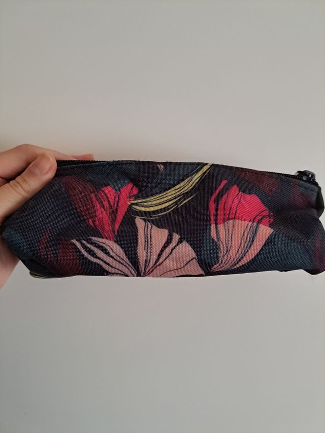 Mochila escolar con estuche