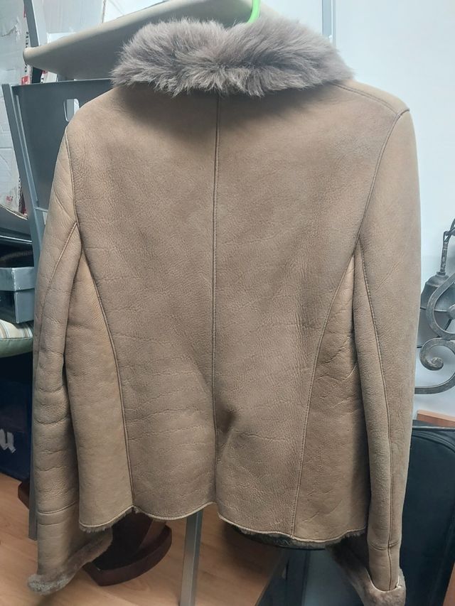 Chaqueta de piel beige y marrón
