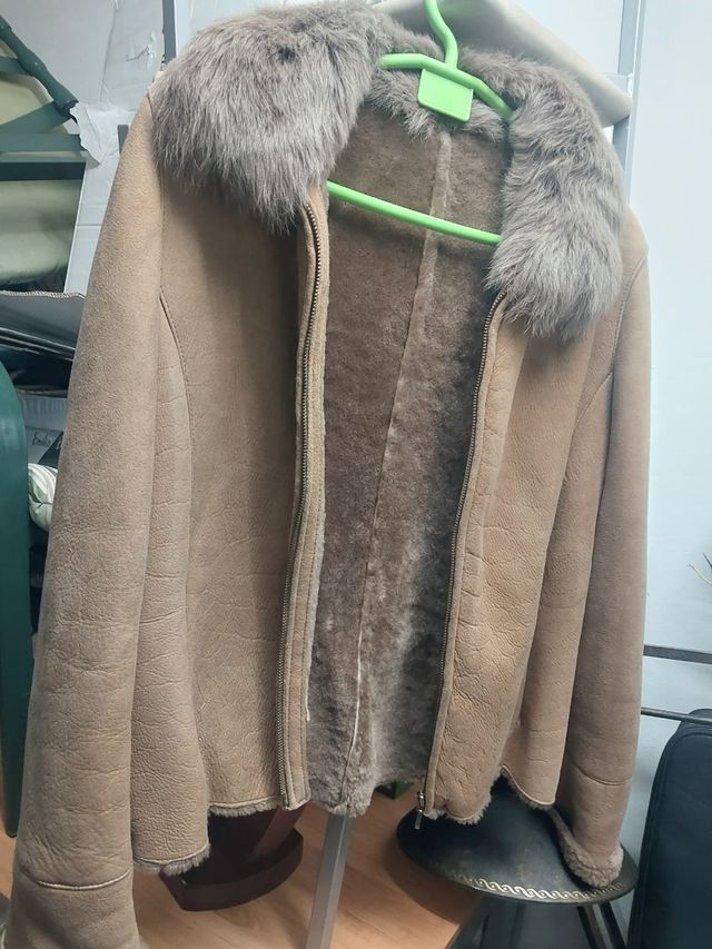 Chaqueta de piel beige y marrón