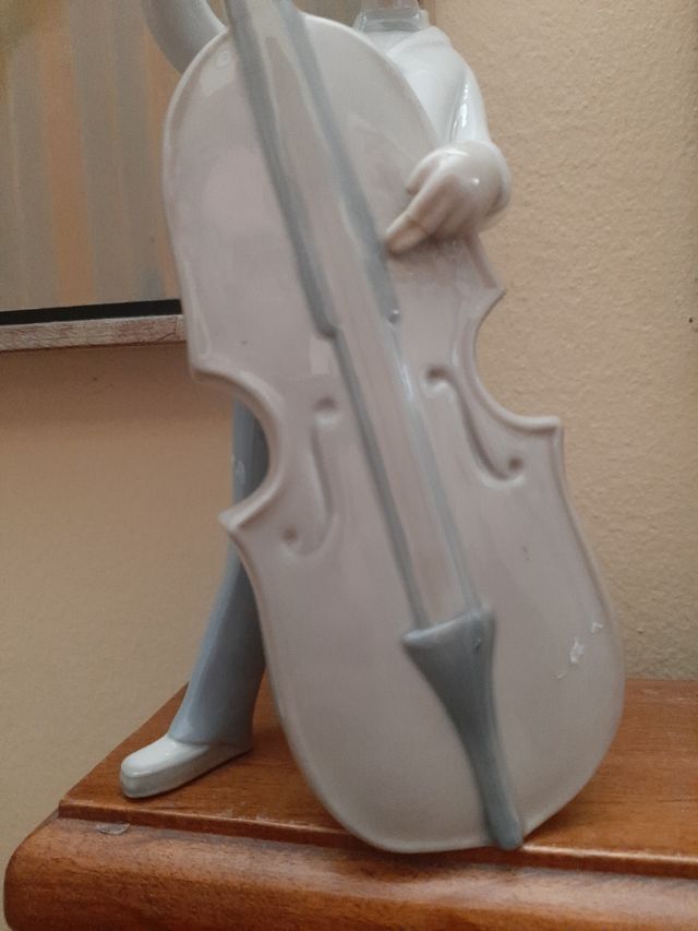 Figura Lladro de niño con contrabajo