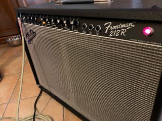 Amplificador Fender Frontman 212R
