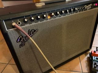 Amplificador Fender Frontman 212R