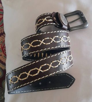 Cinturón cuero marrón oscuro talla 75-80. NUEVO.