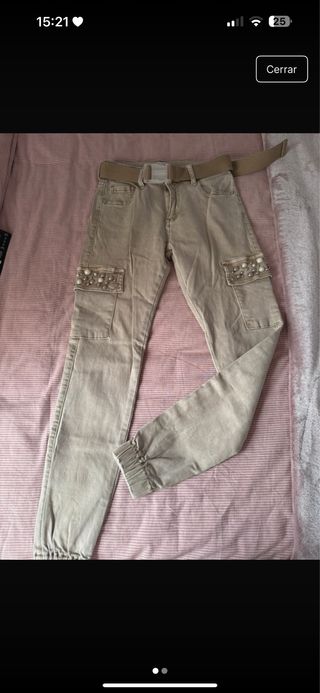 Pantalones cargo beige con pedrería