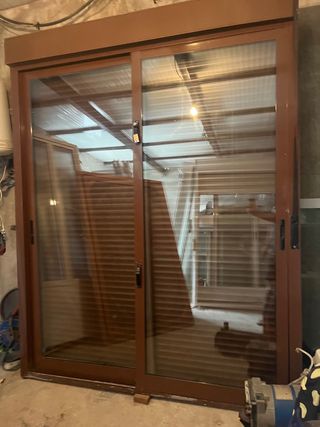 Puerta balconera aluminio con persiana Climalit