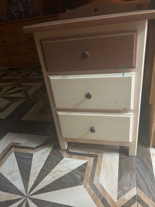 Coqueta y mesita de noche a juego