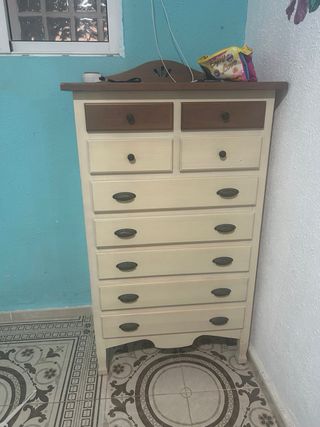 Coqueta y mesita de noche a juego